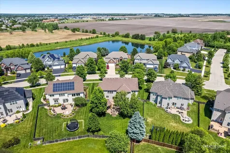 390 Bloomfield Circle E Oswego IL 60543
