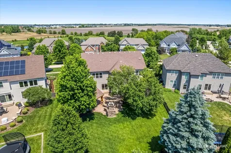 390 Bloomfield Circle E Oswego IL 60543
