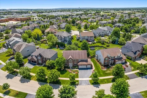 390 Bloomfield Circle E Oswego IL 60543