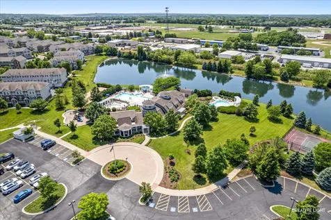 390 Bloomfield Circle E Oswego IL 60543