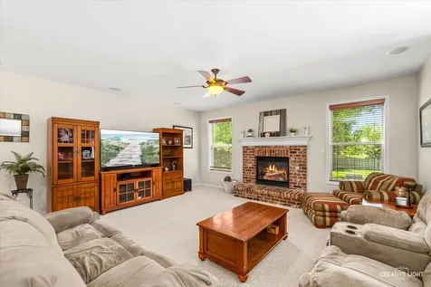390 Bloomfield Circle E Oswego IL 60543
