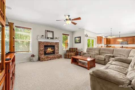390 Bloomfield Circle E Oswego IL 60543