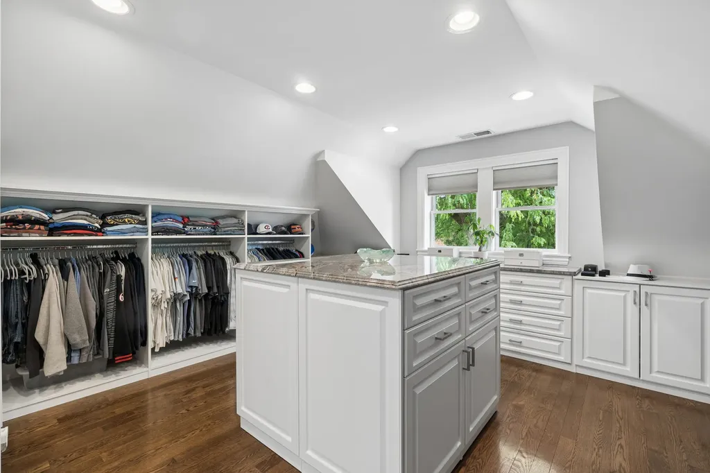 5305 West Addison Street Chicago IL 60641