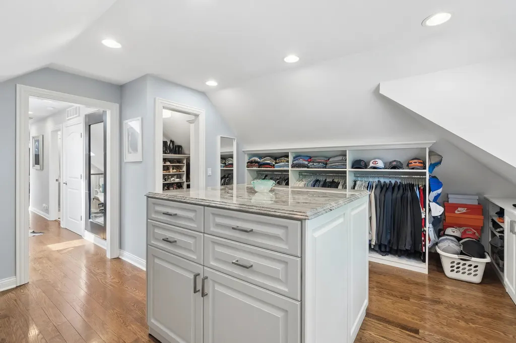 5305 West Addison Street Chicago IL 60641