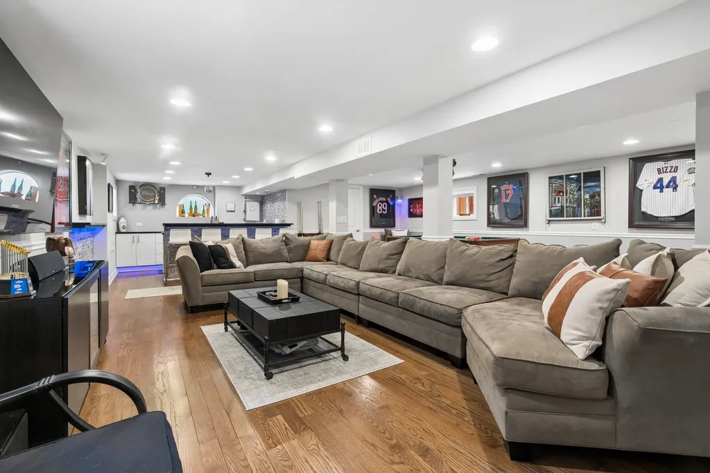 5305 West Addison Street Chicago IL 60641