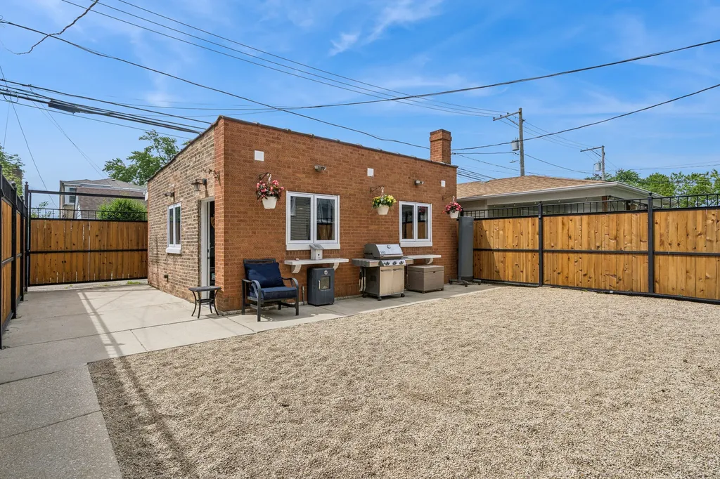 5305 West Addison Street Chicago IL 60641