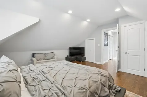 5305 West Addison Street Chicago IL 60641