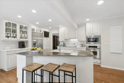 311 Hyatt Drive Libertyville IL 60048