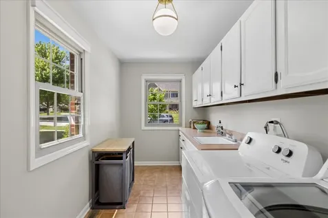 311 Hyatt Drive Libertyville IL 60048