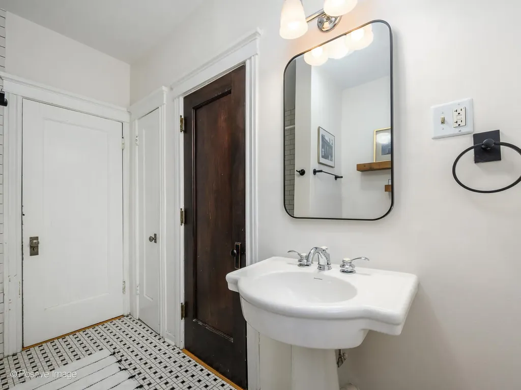 1365 East 52nd Street Chicago IL 60615