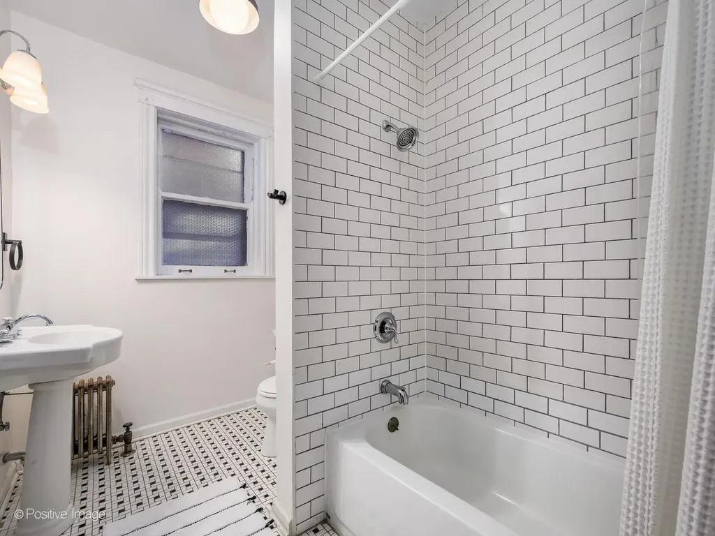1365 East 52nd Street Chicago IL 60615