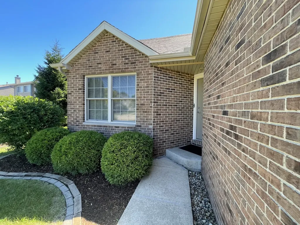 2506 Windward Boulevard Champaign IL 61821