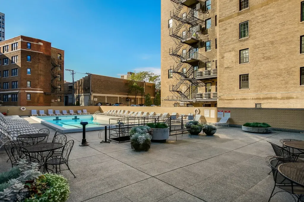 2400 North Lakeview Avenue Chicago IL 60614