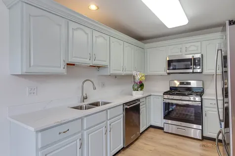 2944 Oak Court Schaumburg IL 60193