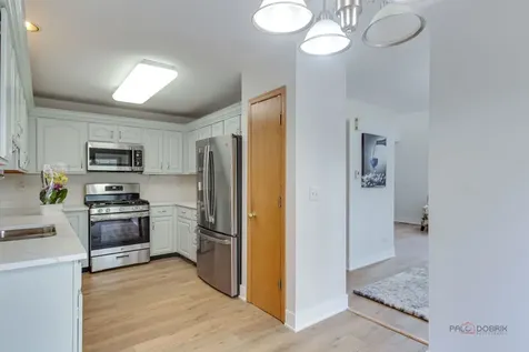 2944 Oak Court Schaumburg IL 60193