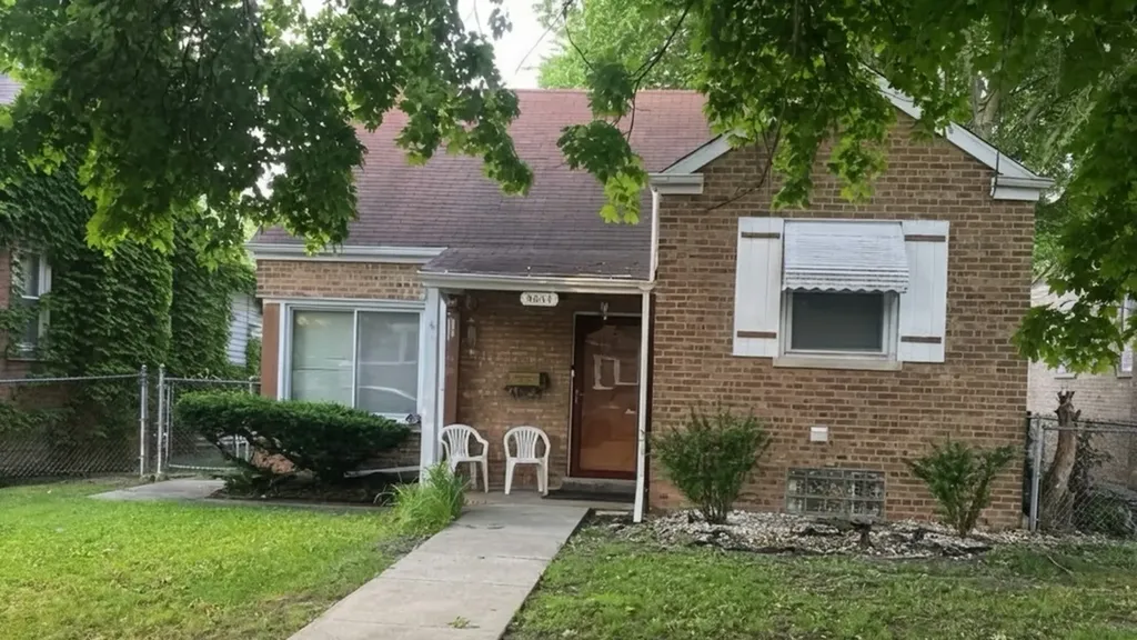 9641 South Woodlawn Avenue Chicago IL 60628
