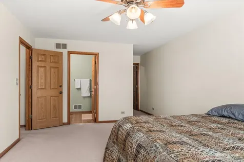 606 Otter Way Oswego IL 60543