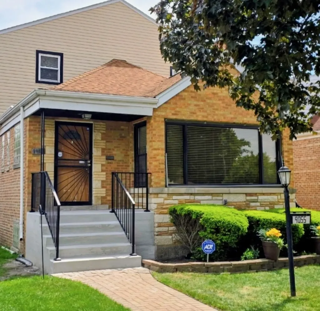 9055 South Luella Avenue Chicago IL 60617