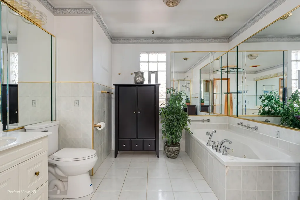 9055 South Luella Avenue Chicago IL 60617