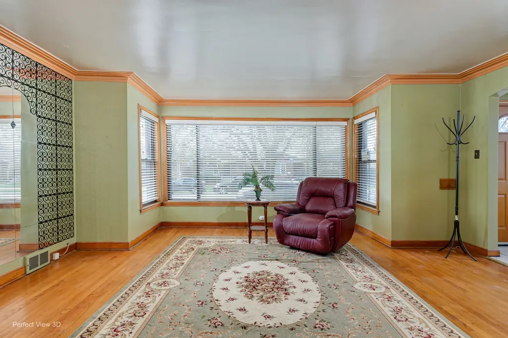 9055 South Luella Avenue Chicago IL 60617