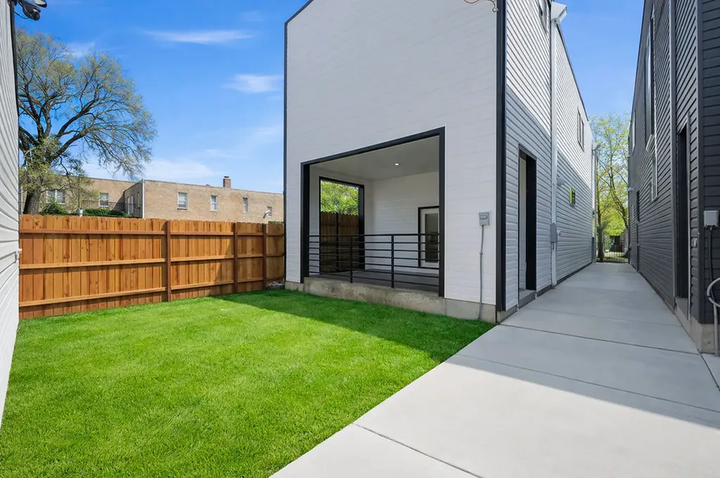 618 North Avers Avenue Chicago IL 60624