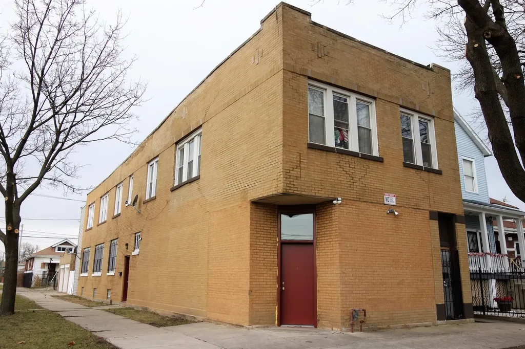 8856 South Lowe Avenue Chicago IL 60620
