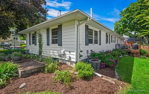 928 Ash Street St. Charles IL 60174