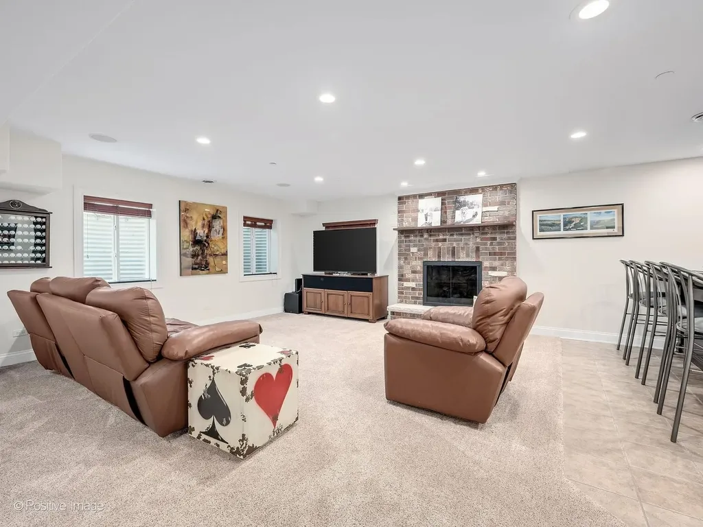 325 Ruby Street Clarendon Hills IL 60514
