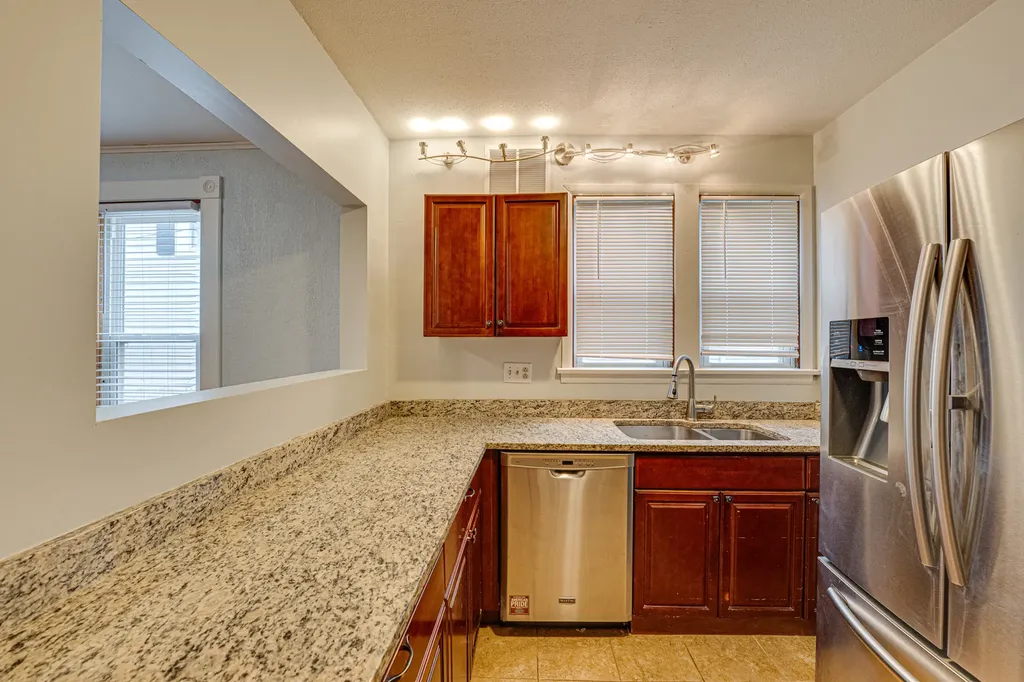714 Sexton Street Aurora IL 60505