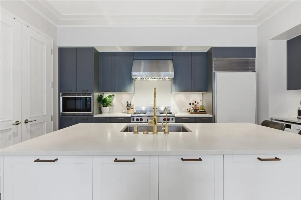 159 East Walton Place Chicago IL 60611