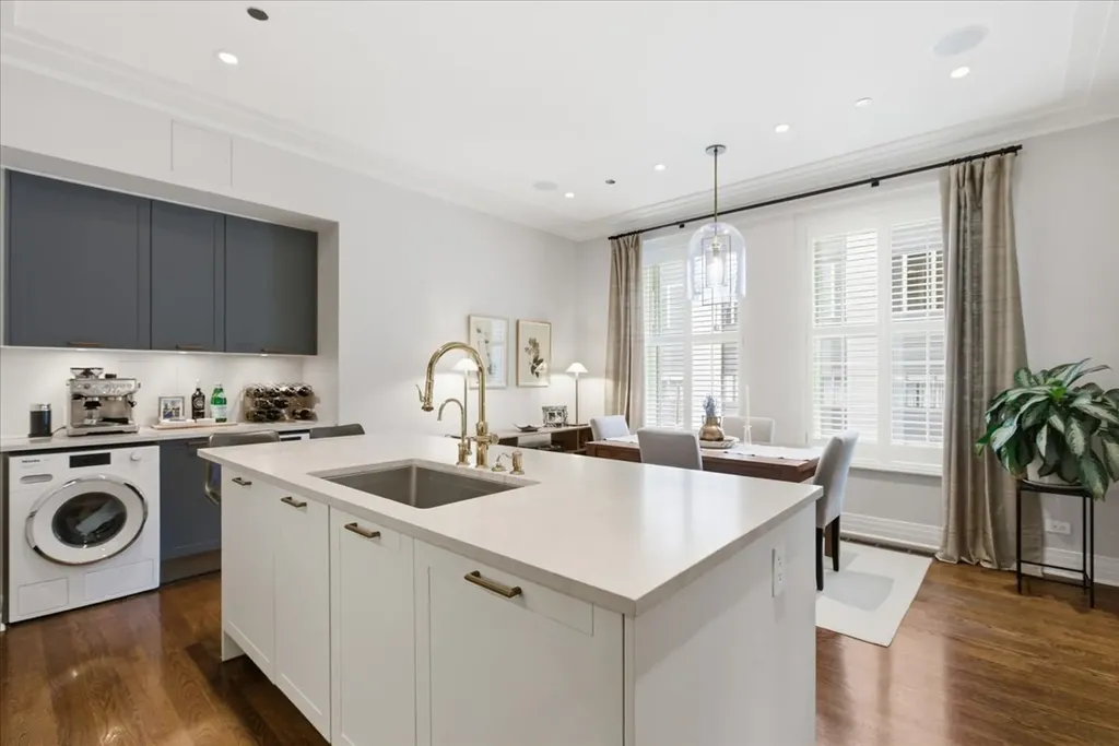 159 East Walton Place Chicago IL 60611