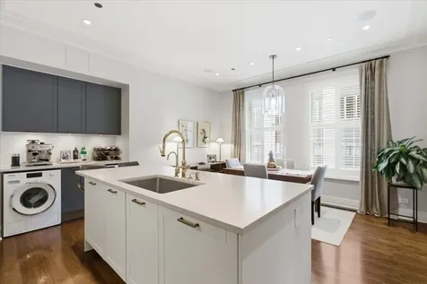 159 East Walton Place Chicago IL 60611