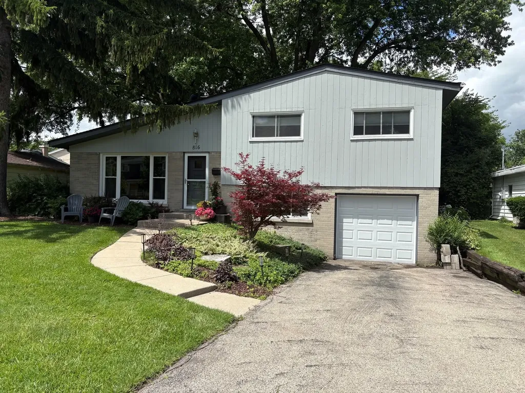 816 Holmes Avenue Deerfield IL 60015