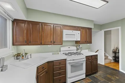 816 Holmes Avenue Deerfield IL 60015