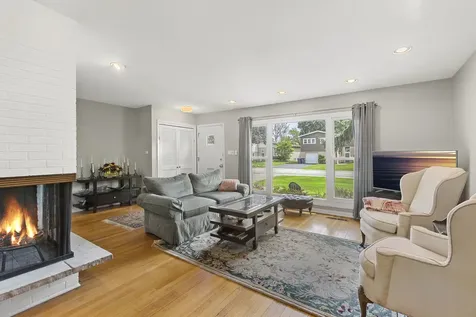 816 Holmes Avenue Deerfield IL 60015