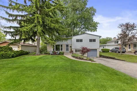 816 Holmes Avenue Deerfield IL 60015