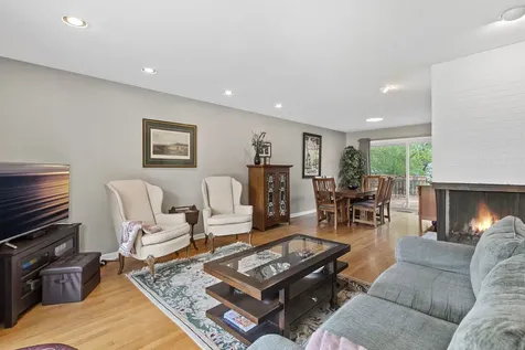 816 Holmes Avenue Deerfield IL 60015