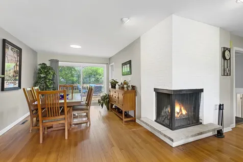 816 Holmes Avenue Deerfield IL 60015