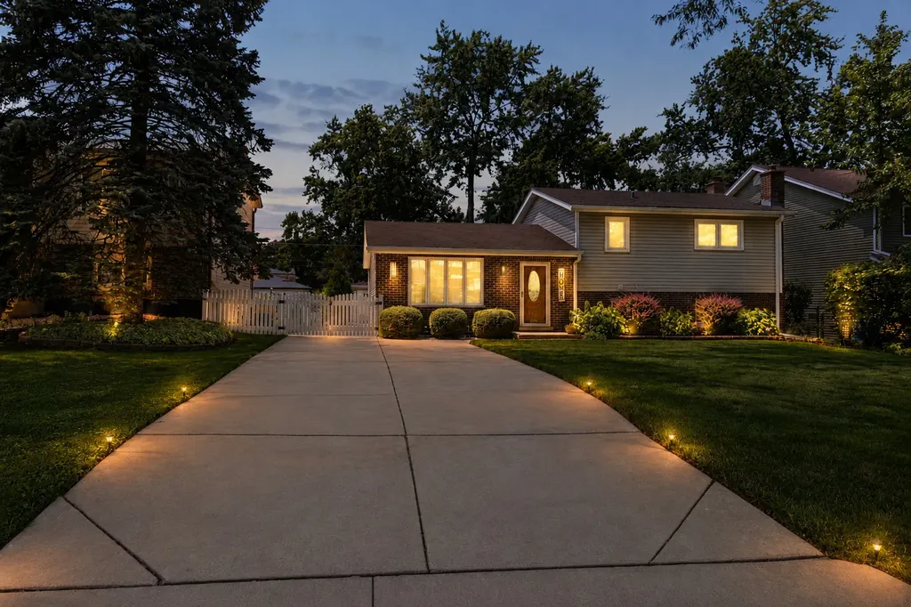 786 North Parker Street Elmhurst IL 60126