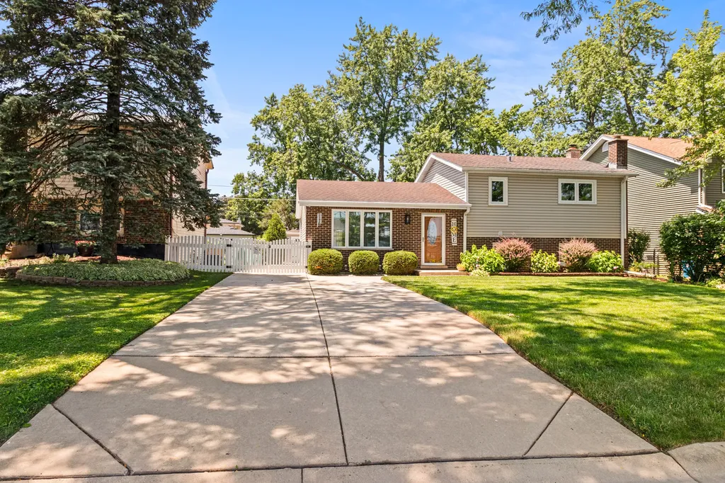 786 North Parker Street Elmhurst IL 60126