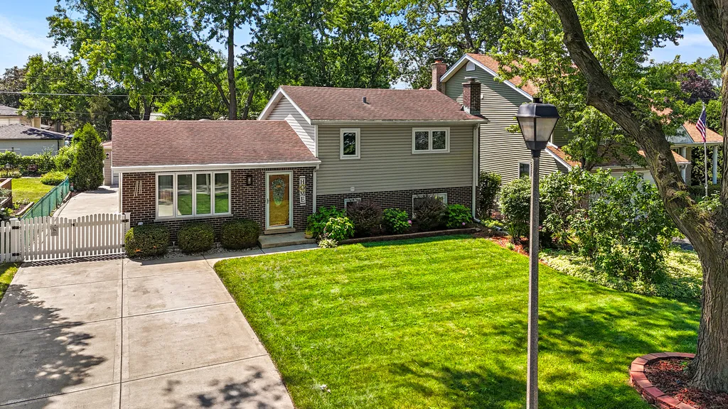 786 North Parker Street Elmhurst IL 60126