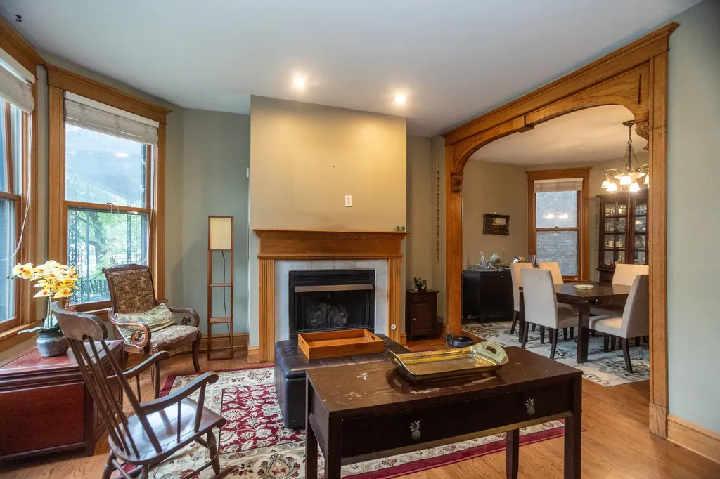 3512 North Bosworth Avenue Chicago IL 60657
