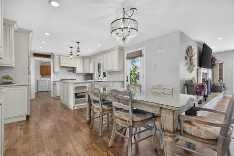 9682 Reding Circle Des Plaines IL 60016