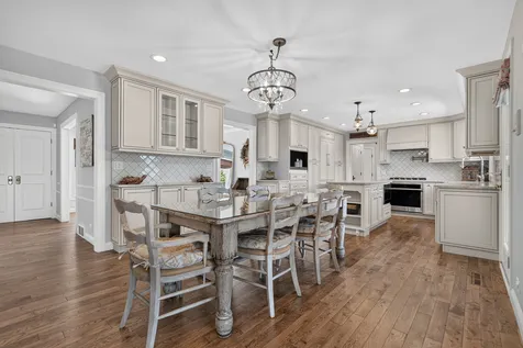 9682 Reding Circle Des Plaines IL 60016