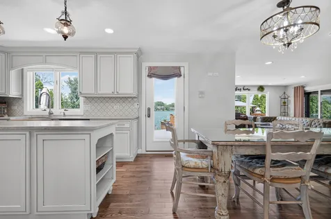 9682 Reding Circle Des Plaines IL 60016