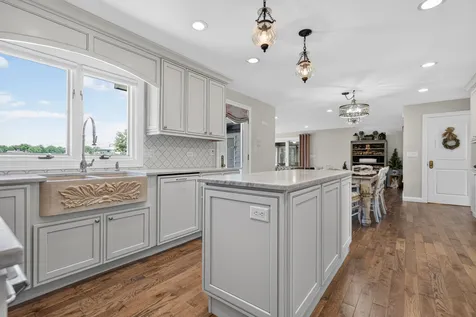 9682 Reding Circle Des Plaines IL 60016
