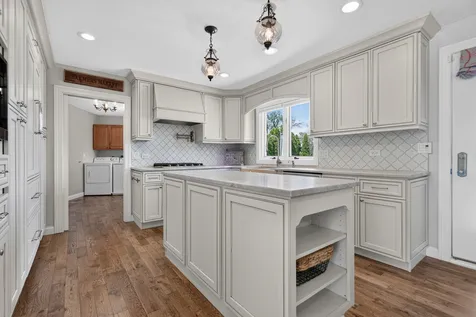 9682 Reding Circle Des Plaines IL 60016