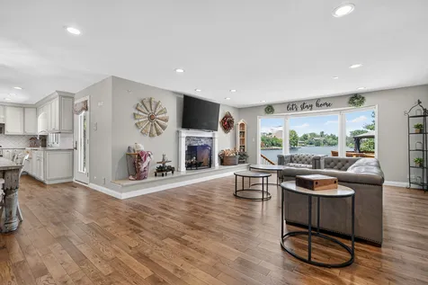 9682 Reding Circle Des Plaines IL 60016