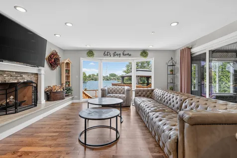 9682 Reding Circle Des Plaines IL 60016