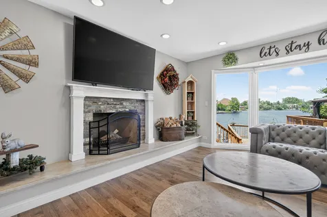 9682 Reding Circle Des Plaines IL 60016